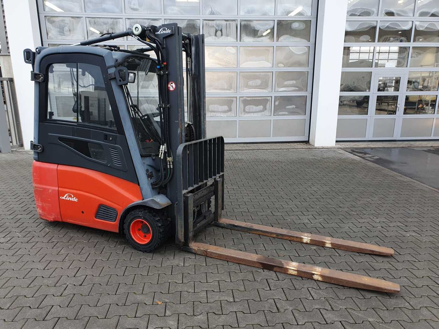 Fahrzeugabbildung Linde E18 - 01 / Triplex: 4.50m! / SS / nur 5.672h!