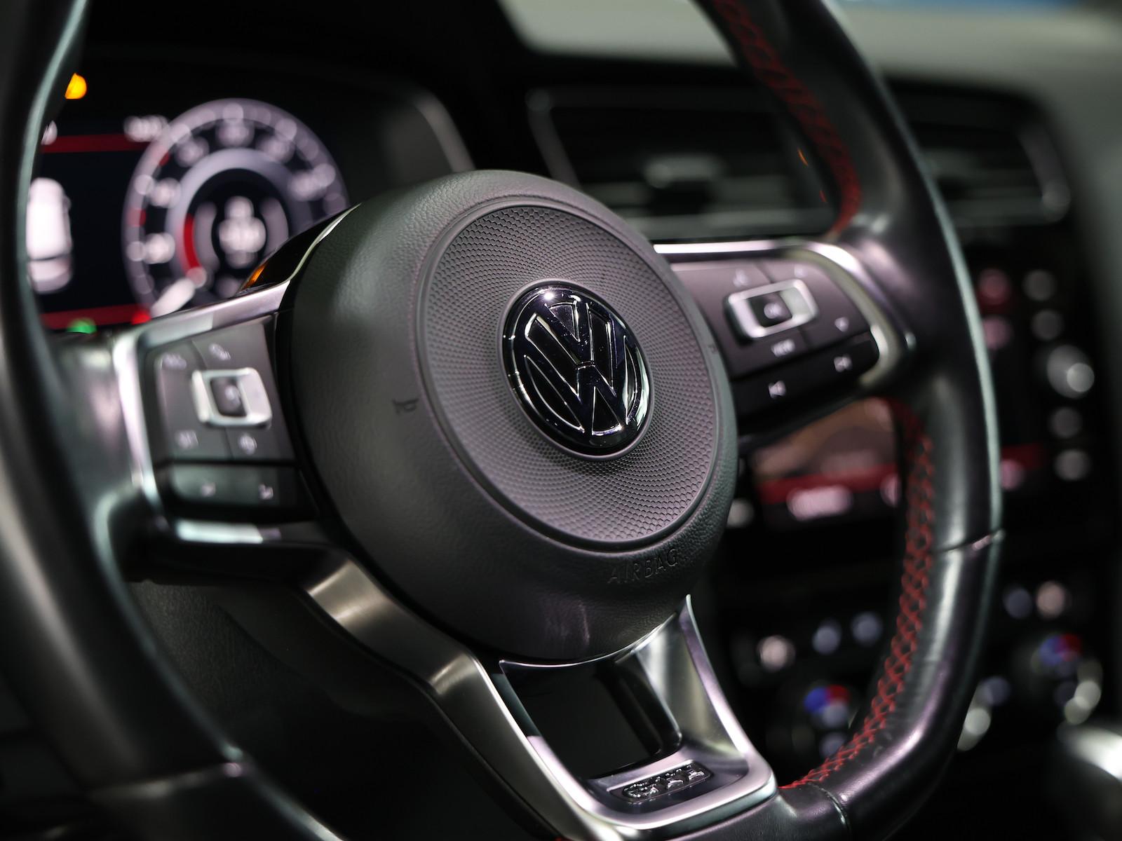 Volkswagen Golf GTI VII 2.0 TSI DSG PERFORMANCE / LED,LEDER