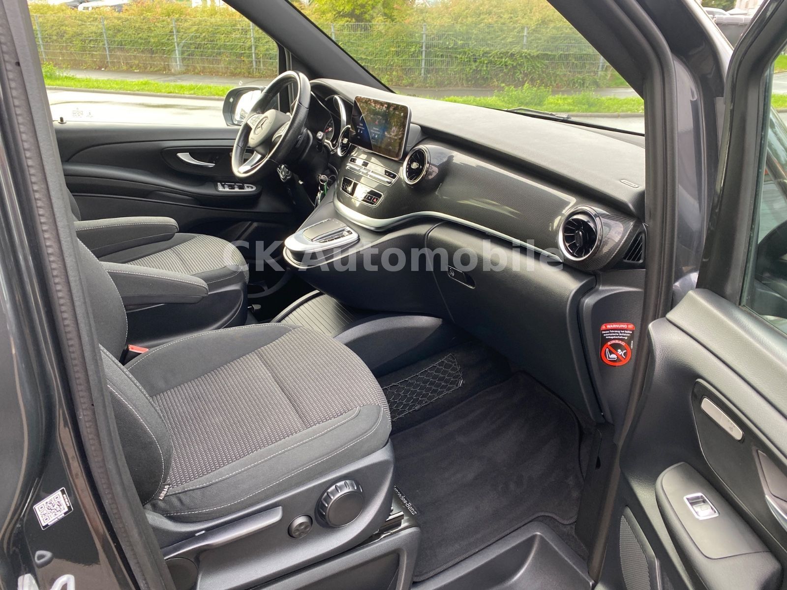 Fahrzeugabbildung Mercedes-Benz V 300 d EDITION 4MATIC lang/7Sitze/Navi/Kam./LED