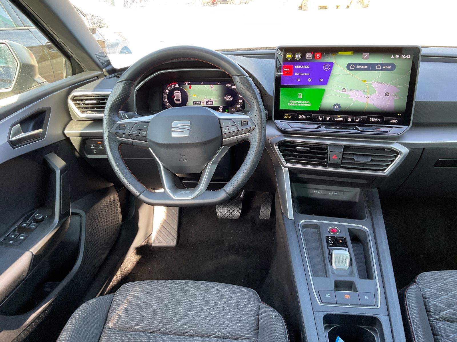 Fahrzeugabbildung SEAT Leon 1.5 eTSI,FR,DSG,ACC,Kamera,Carplay,