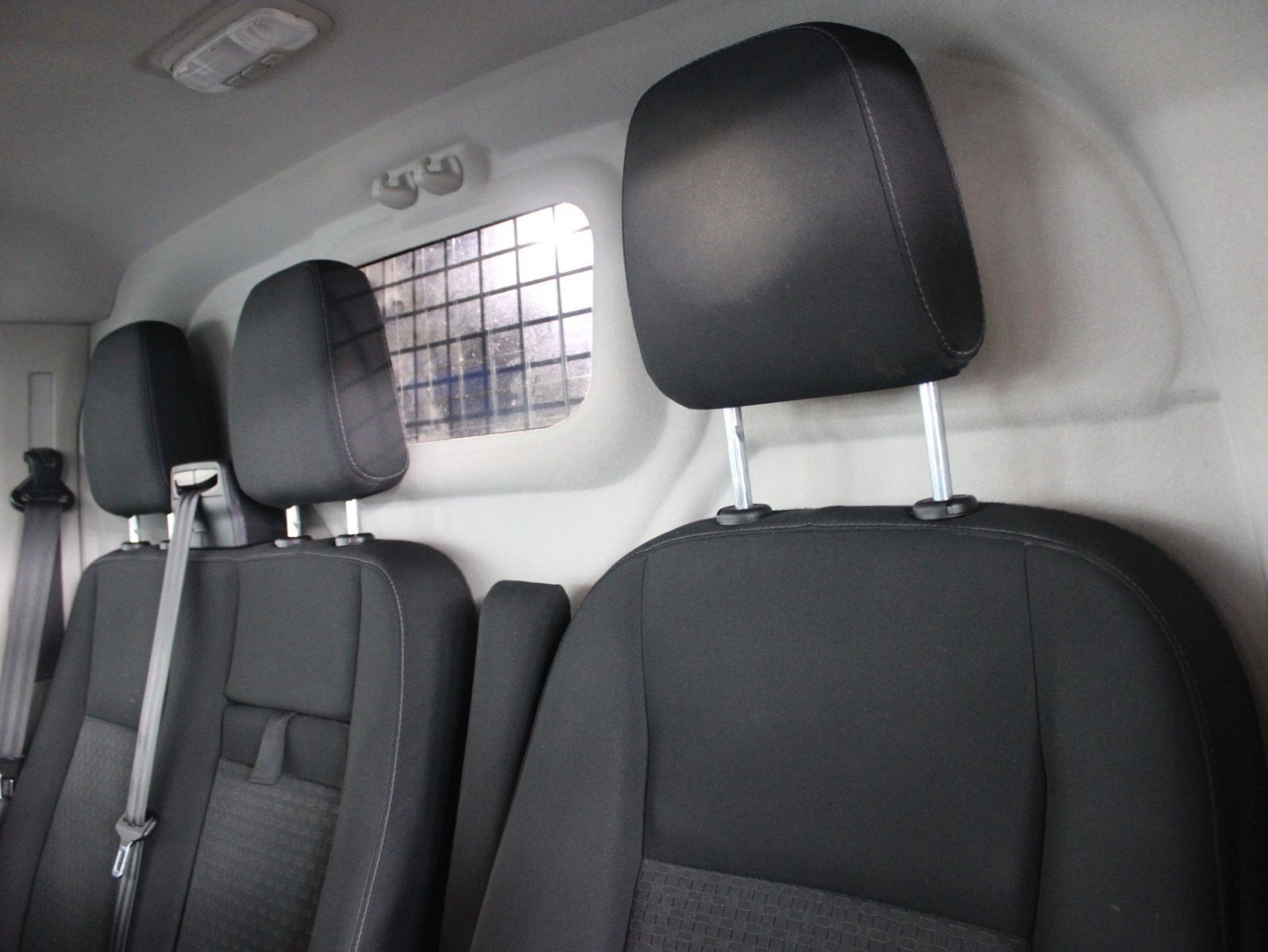 Fahrzeugabbildung Ford Transit Custom TREND L1 Kasten AHK Regale KLIMA