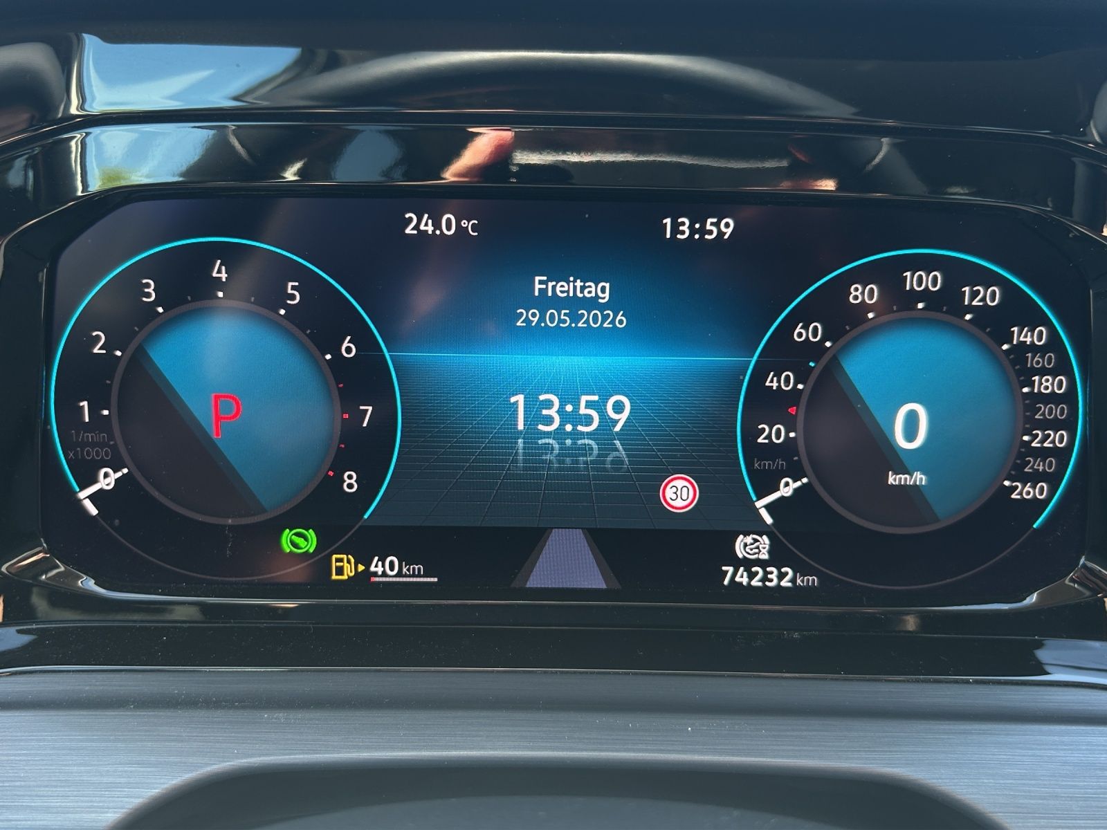 Fahrzeugabbildung Volkswagen Golf VIII Variant eTSI  Style DSG Matrix AHK Nav