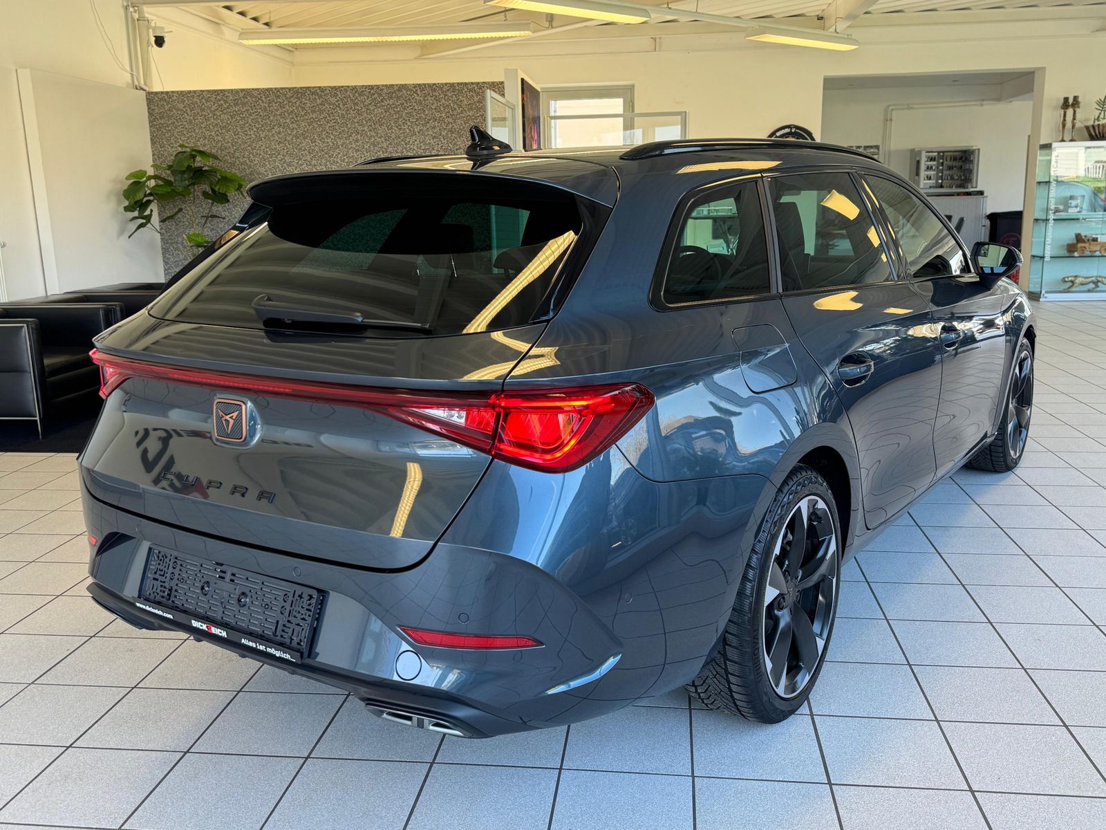 Fahrzeugabbildung CUPRA Leon 1.5eTSI DSG Matrix Cam Vision+ el. Heck AHK