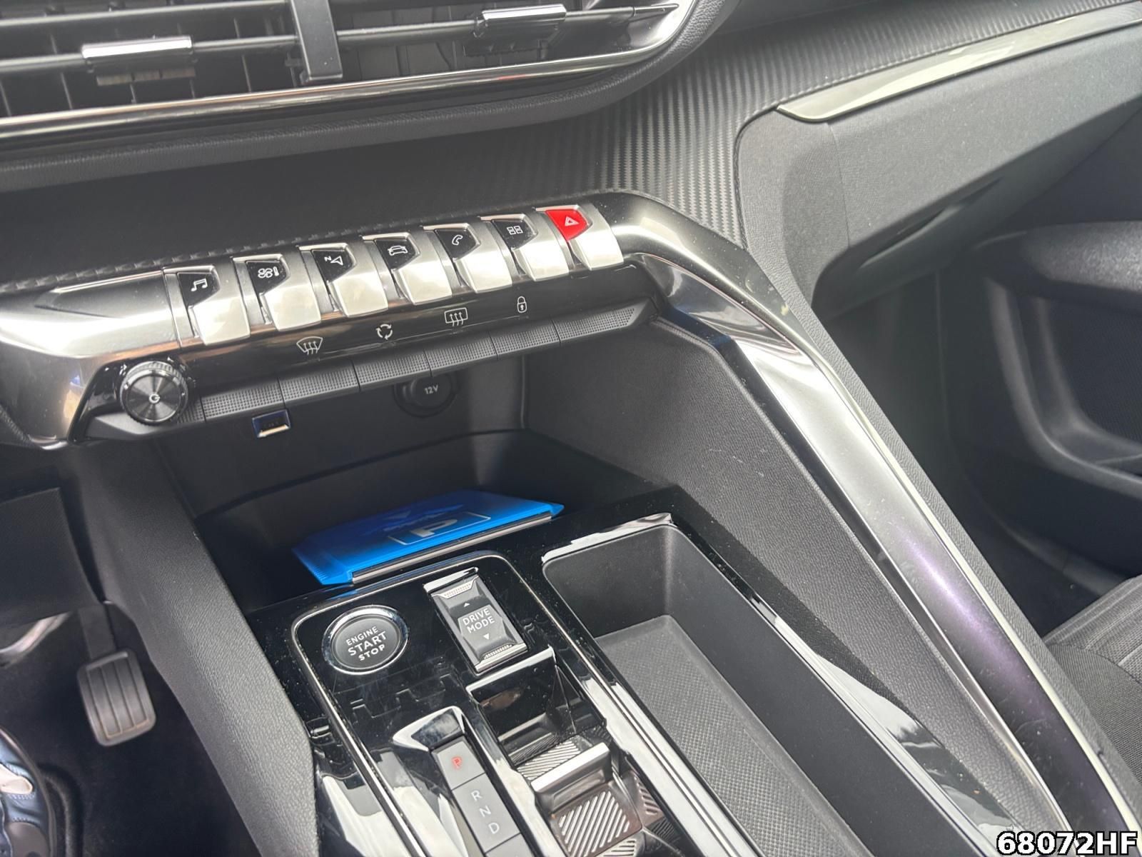 Fahrzeugabbildung Peugeot 3008 Active Mild-Hybrid +ALLWETTER+CARPLAY+LED+