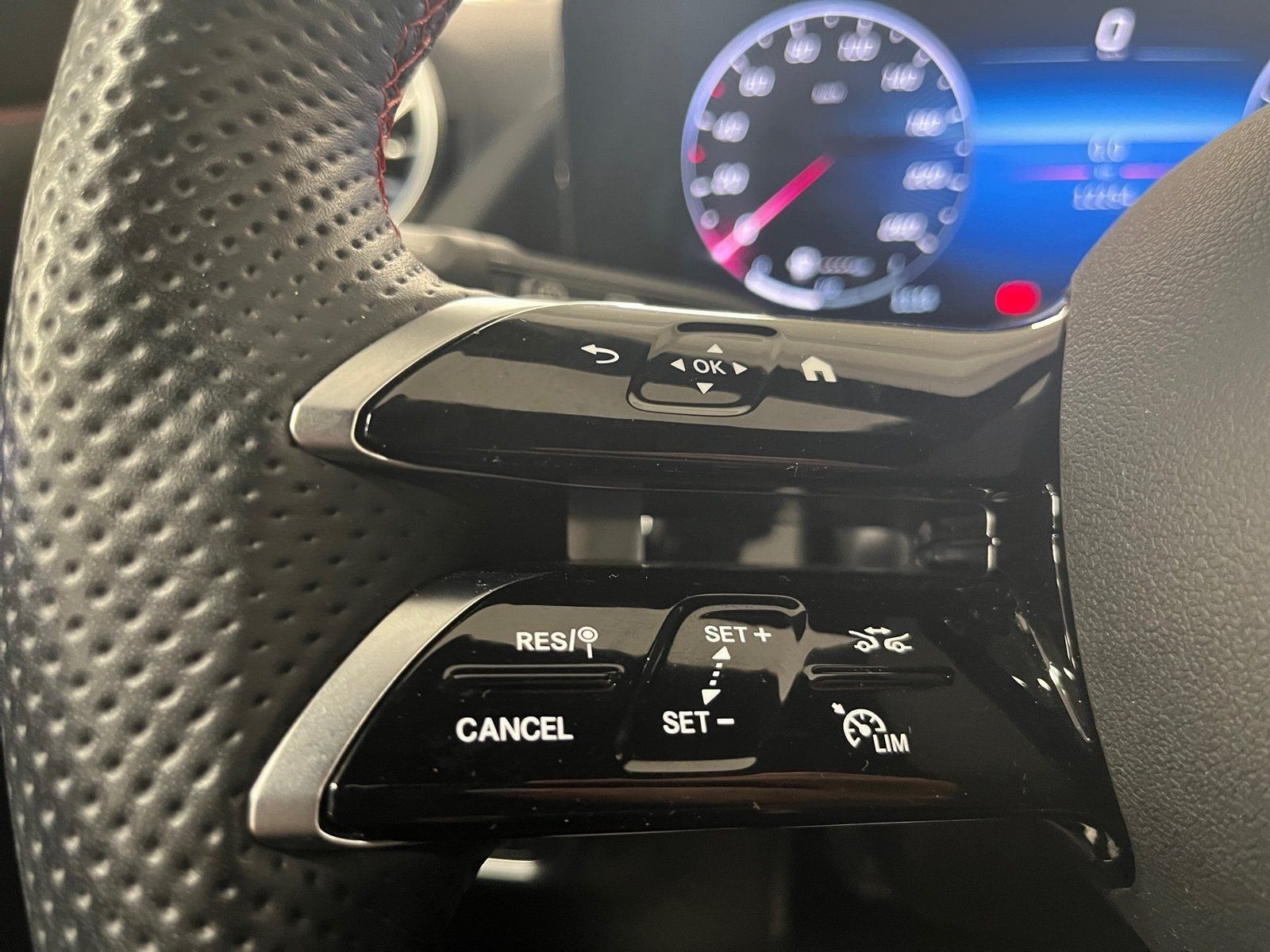 Fahrzeugabbildung Mercedes-Benz GLA 200 AMG*LED*Totwinkel*Kamera*Easy-Pack*MBUX*