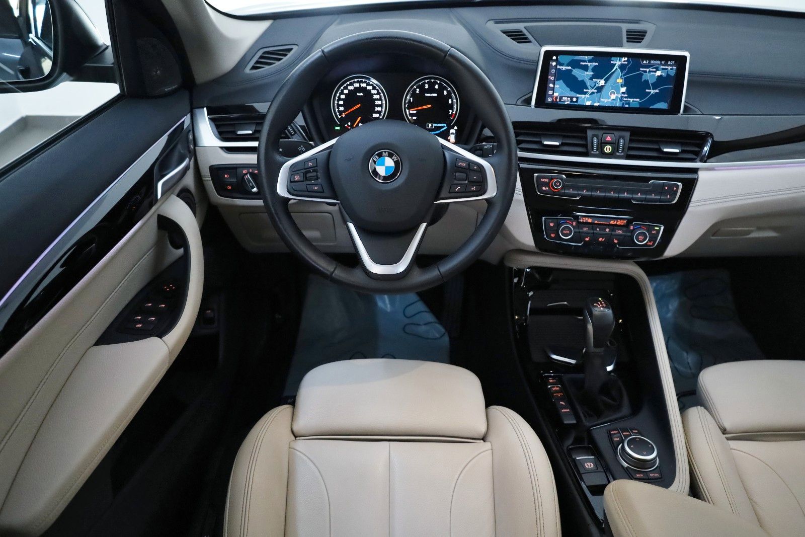 Fahrzeugabbildung BMW X1 xDrive 25 e Sport Line,Leder,Navi,LED,SH, +WR