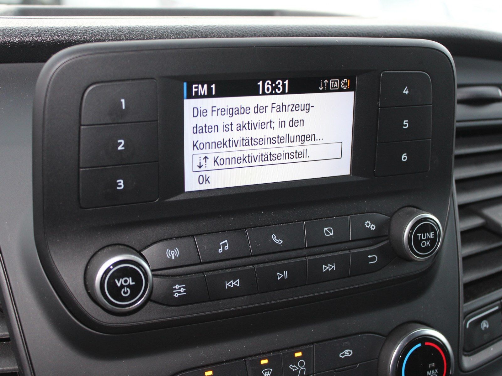 Fahrzeugabbildung Ford Transit Custom 320 L1 2,0 TDCi