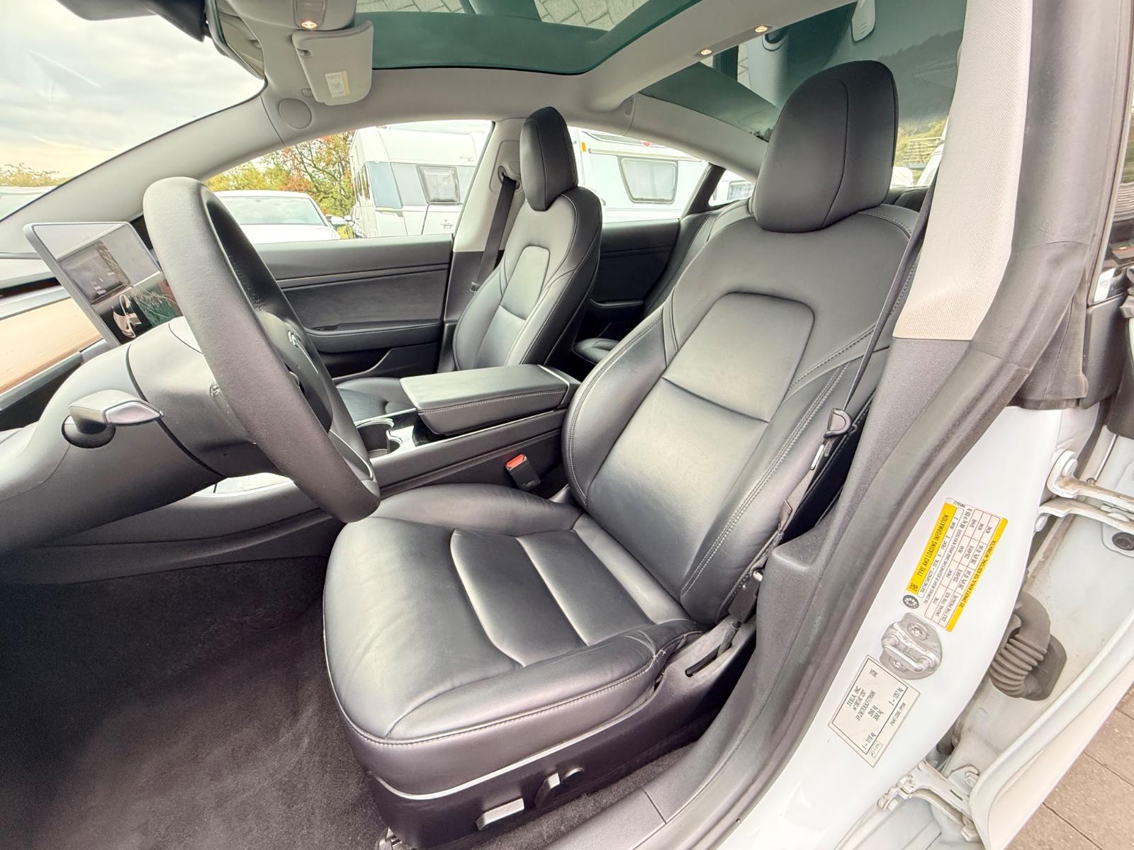 Tesla Model 3 Standard Range Plus | 283 ch | BVA | Toit panoramique | Cuir | Sièges chauffants AV/AR | Attelage amovible