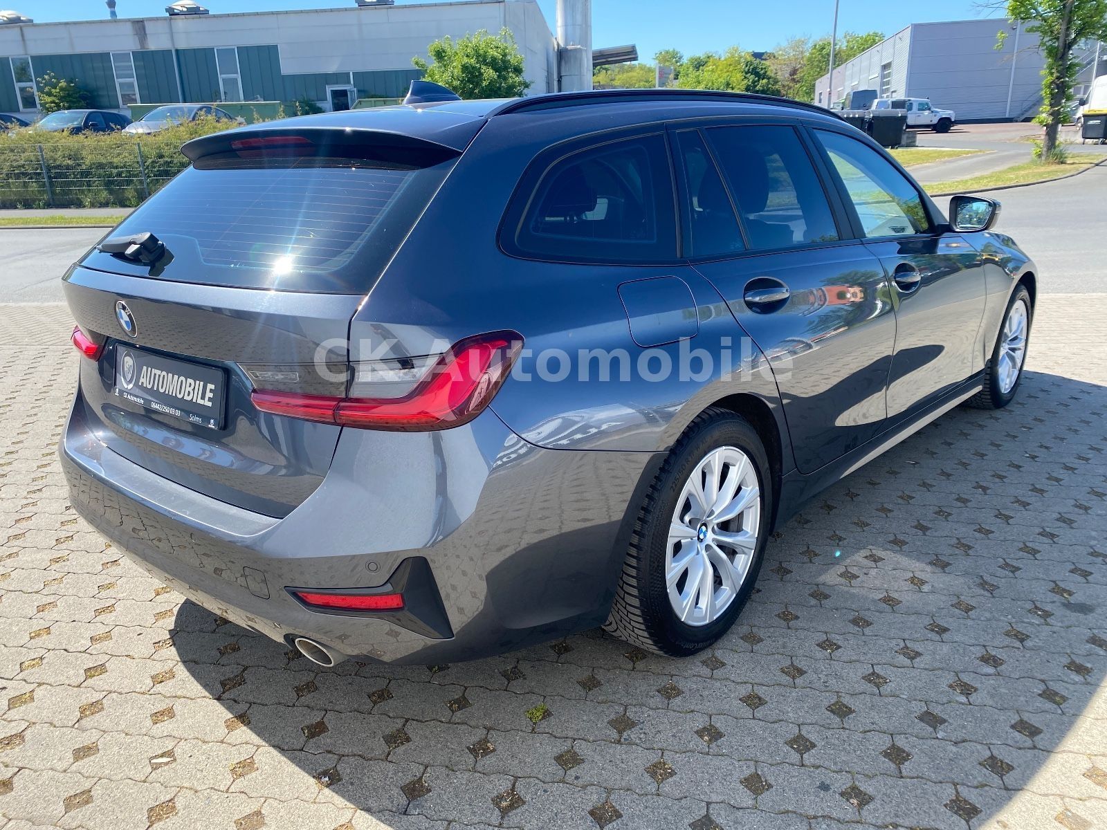Fahrzeugabbildung BMW 318d Touring Advantage/LiveCockpit/Navi/Laser/AH