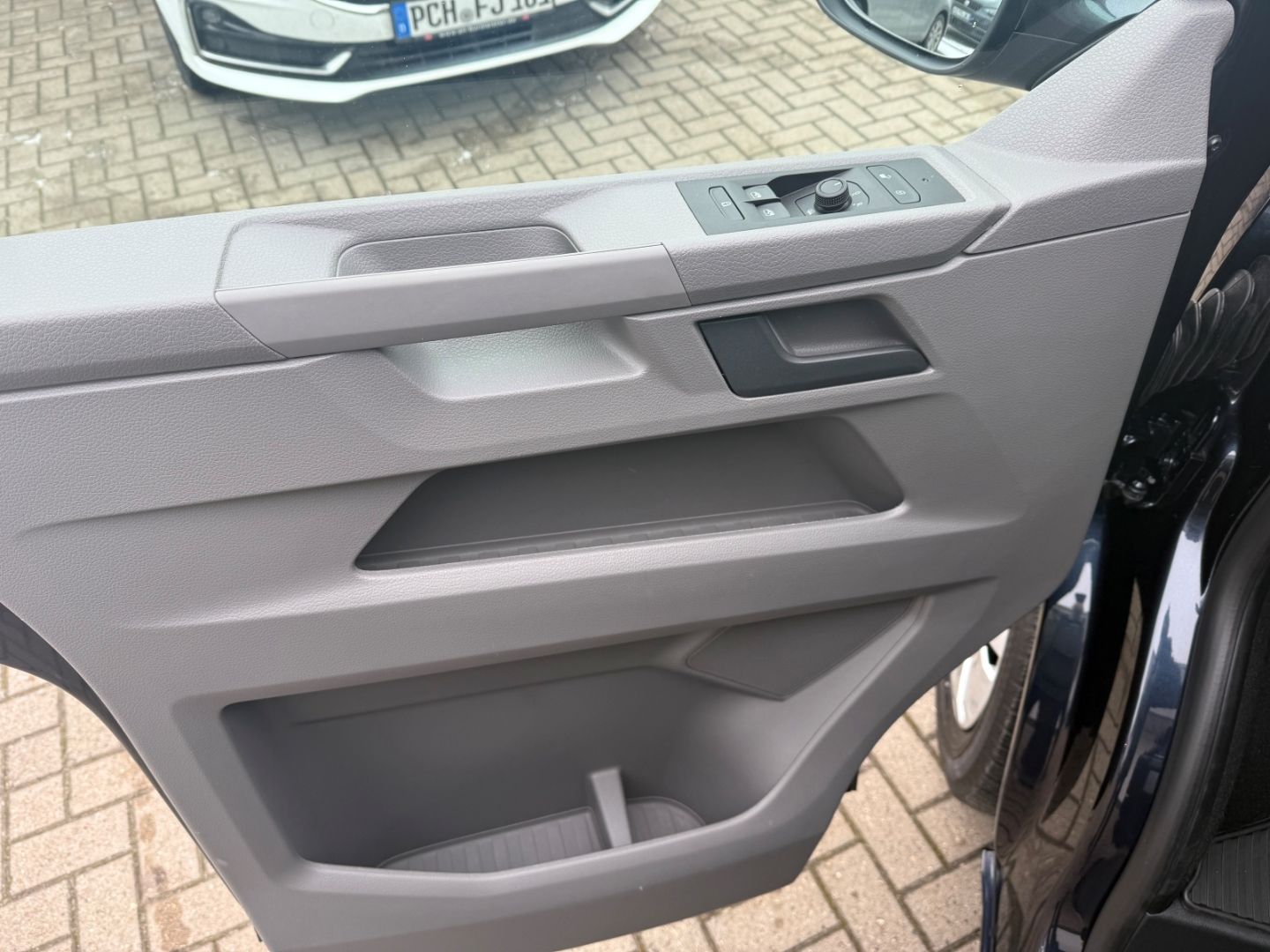 VW T6 Caravelle Comfortline Navi LED Musikstreaming - Image 10