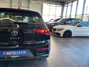 Volkswagen Golf VIII Lim. Life *FAHRSCHULAUTO*LED*AHK*ACC*