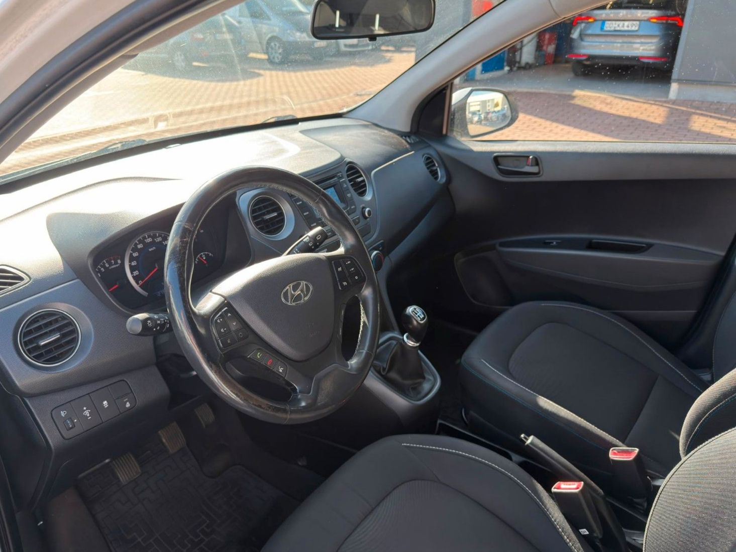 Fahrzeugabbildung Hyundai i10 1.0 Passion *Klima*Allwetter*Isofix*USB*AUX*