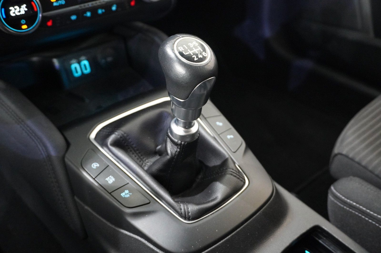 Fahrzeugabbildung Ford Focus Turnier 1.5D TITANIUM NAVI/LED/KAMERA/DAB+