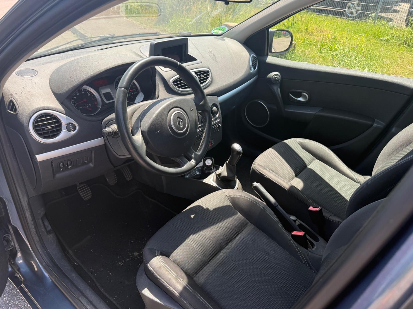 Renault Clio 2010 — photo 10