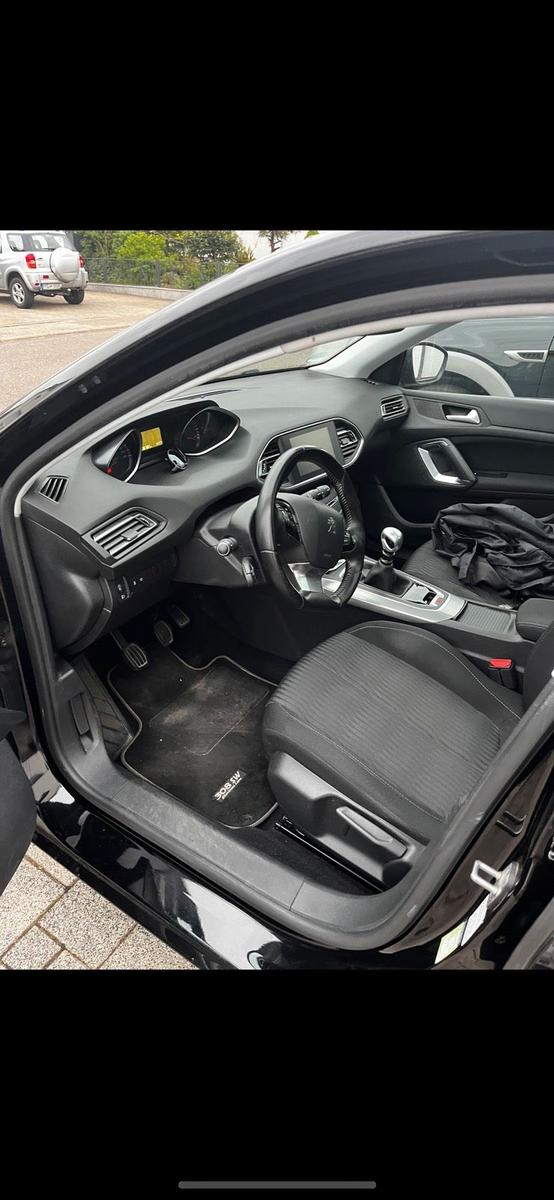 Peugeot 308 2015 — interior