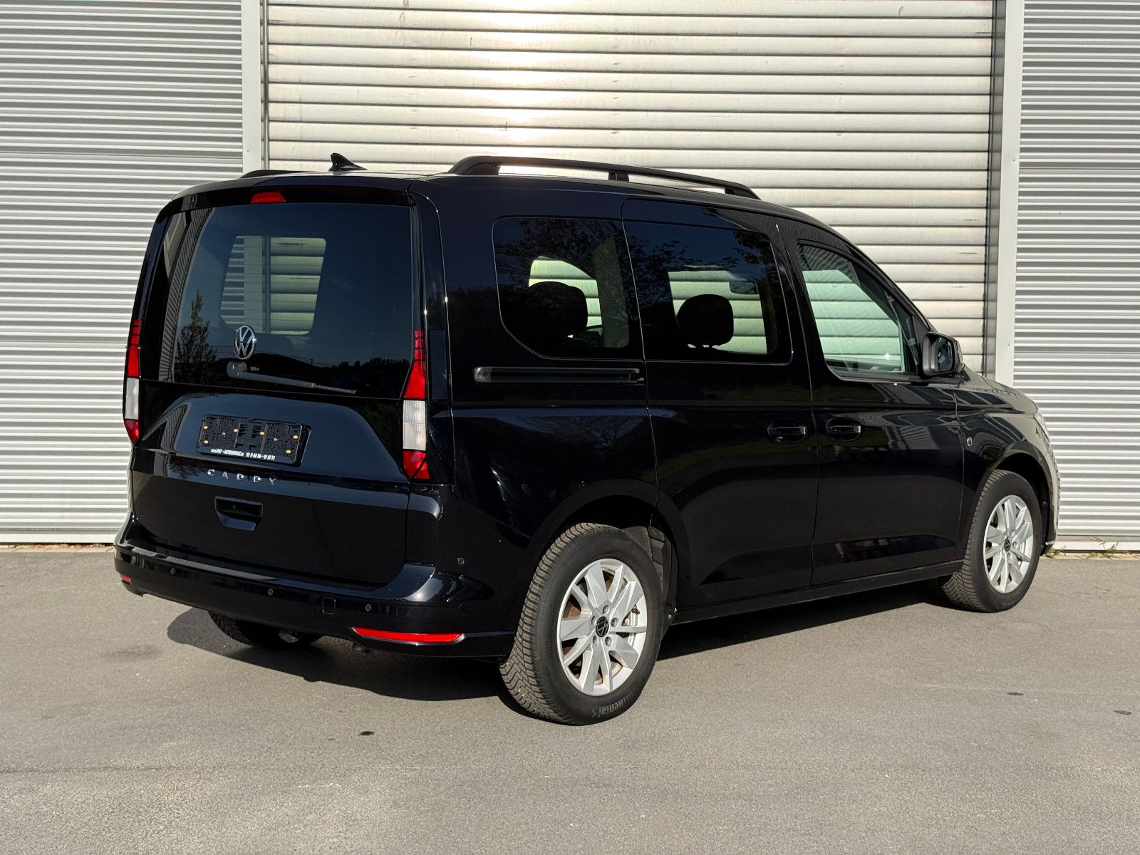 Fahrzeugabbildung Volkswagen Caddy Life ACC AHK Blis Navi LED Kamera SHZ