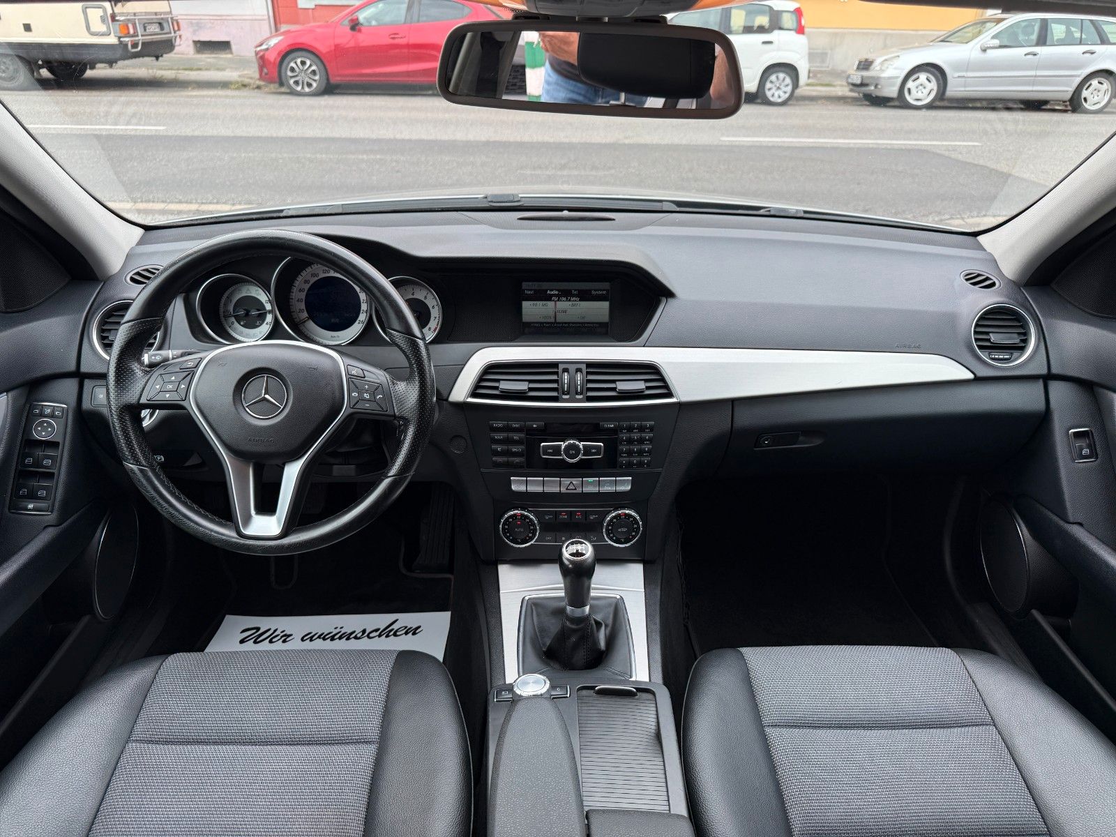 Fahrzeugabbildung Mercedes-Benz C 180 T AVANTGARDE 2-HAND PDC BLUETOOTH FACELIFT
