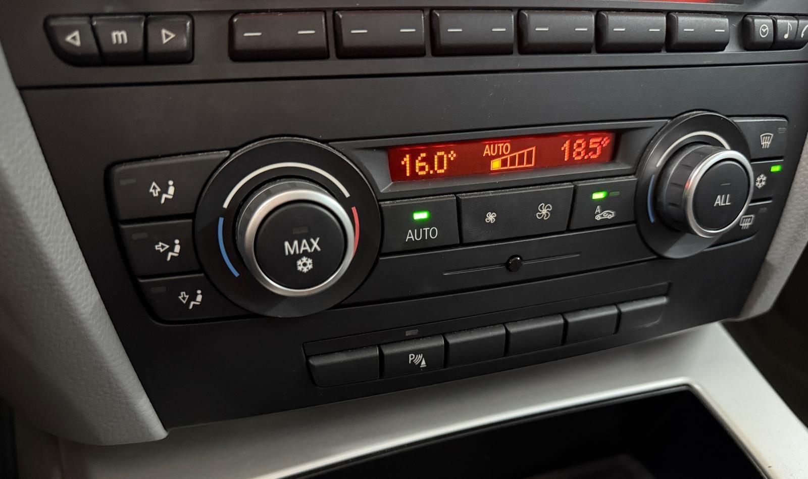 BMW 318 2011 — photo 18