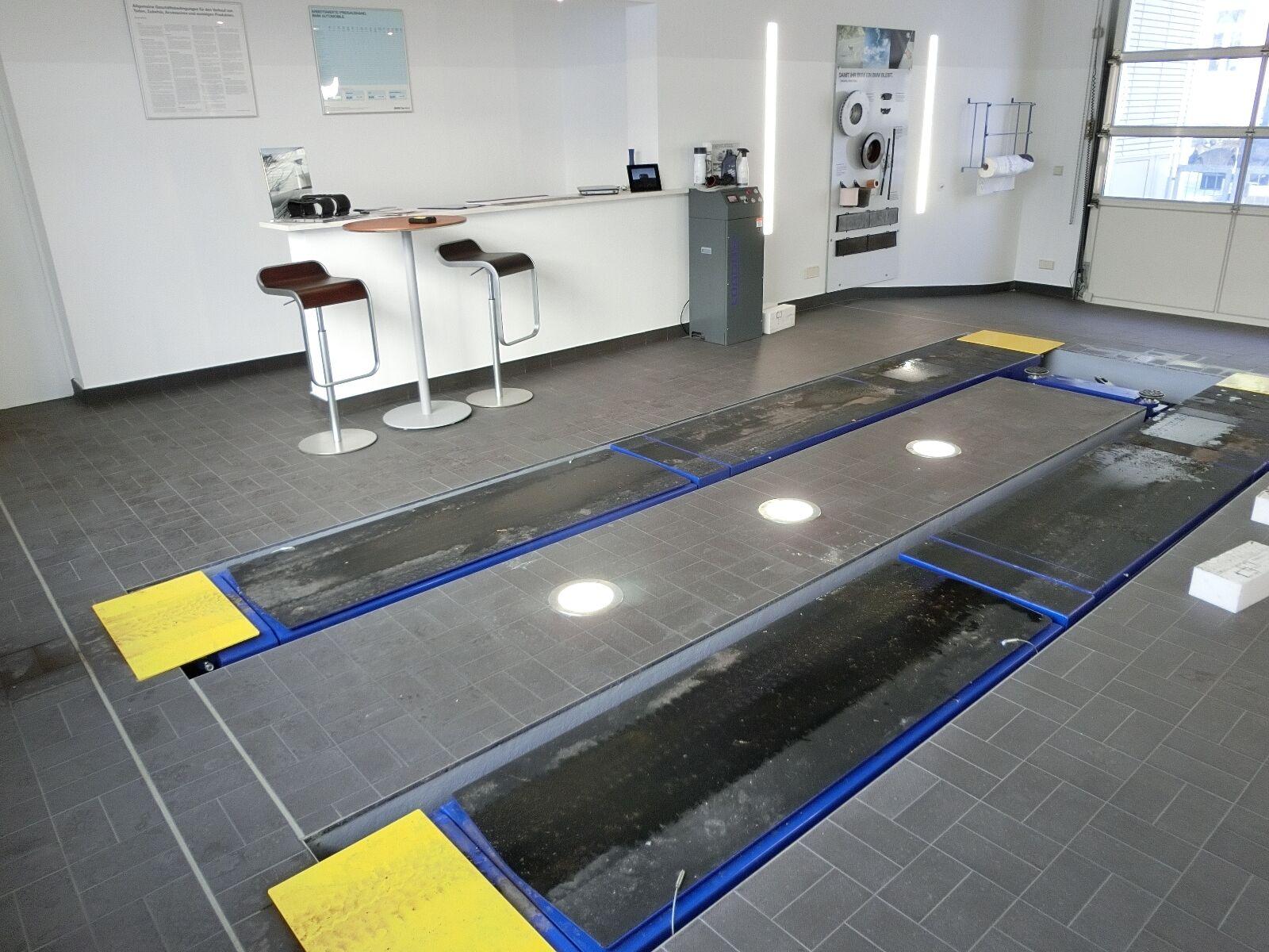 showroom-image-top