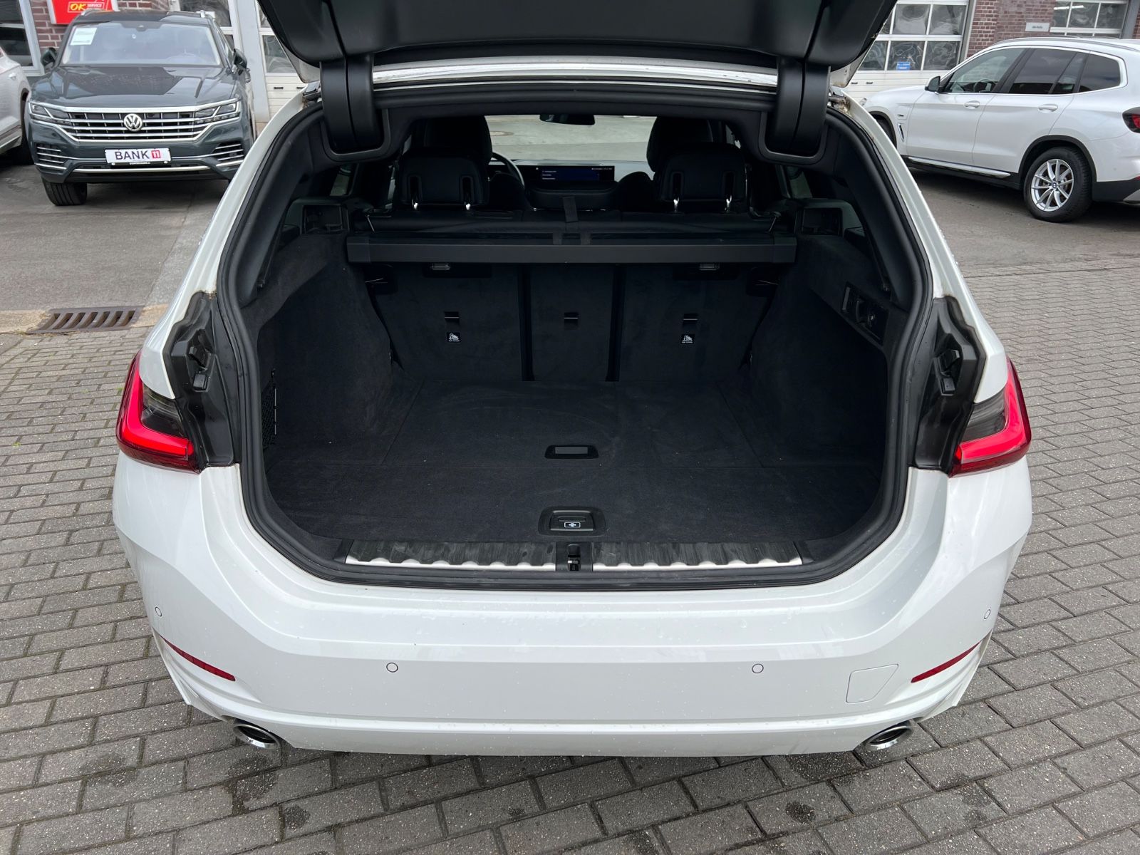 BMW 318d Touring AHK+HuD+ACC+Park Assist+Sportsitze foto 10