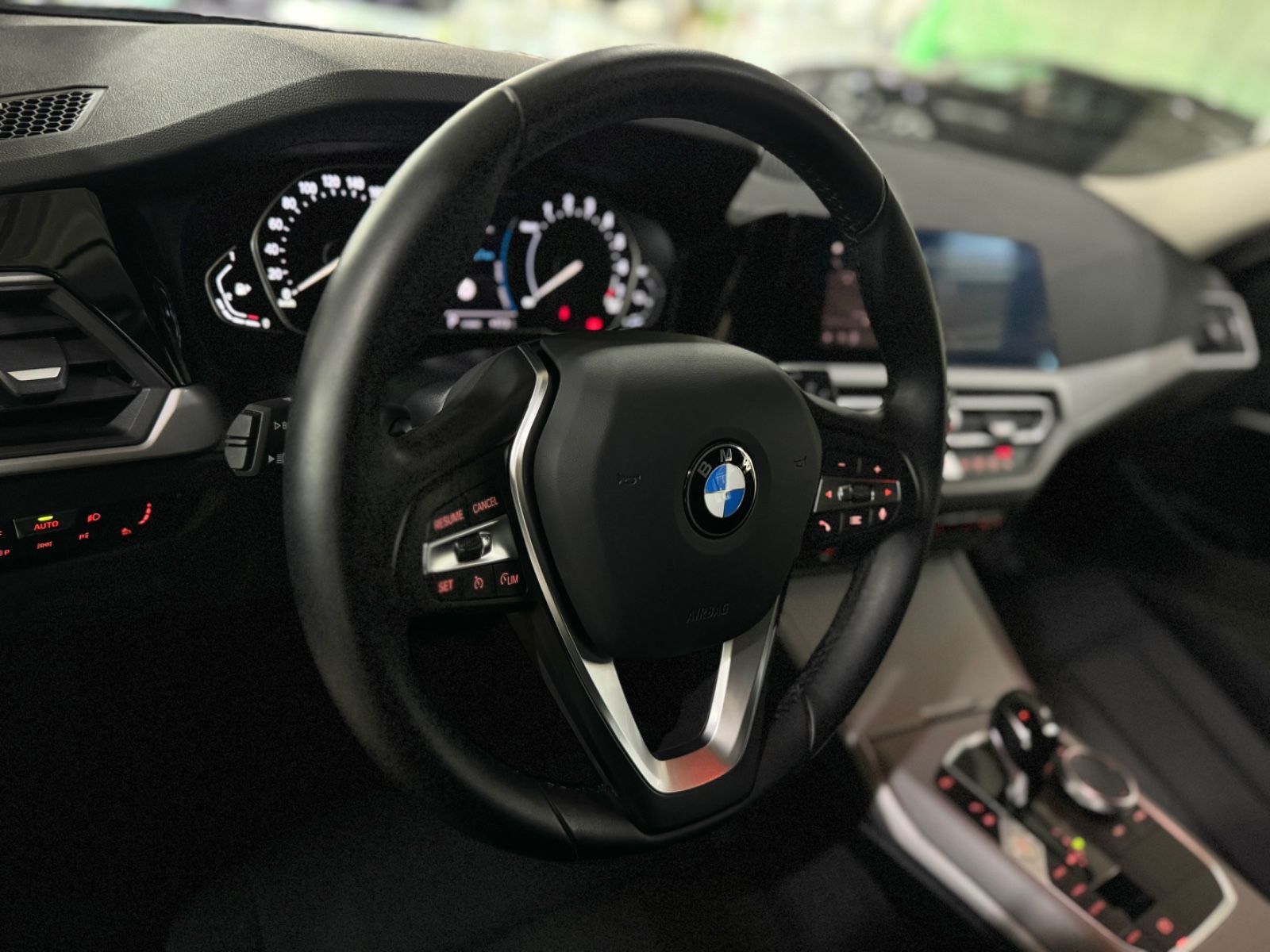 Fahrzeugabbildung BMW 330e DAB PDC CockPit+Geschwindigkeitsreg. LED