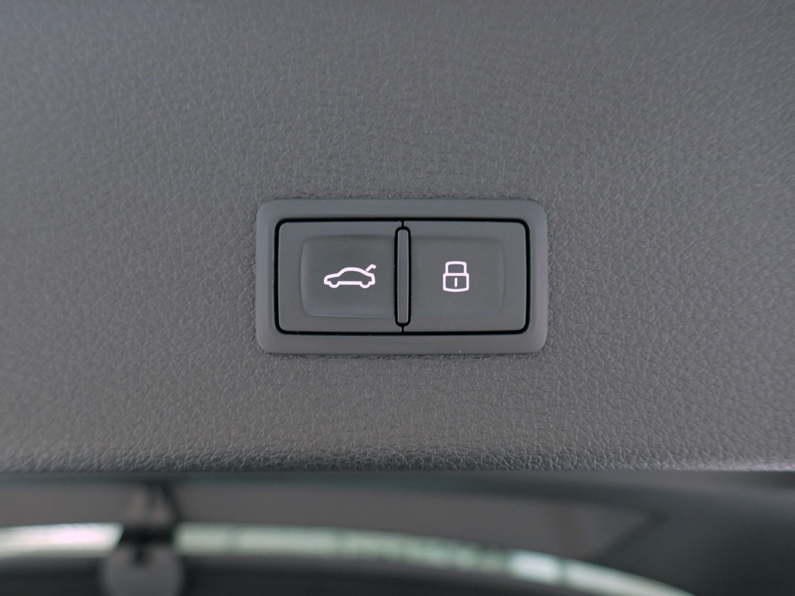 Fahrzeugabbildung Audi e-tron Sportback advanced 55 quattro | LED AHK