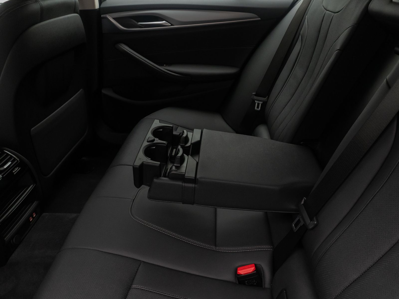 Fahrzeugabbildung BMW 520i DAB Alarm FernlichtAssis PDC GeschwindigReg