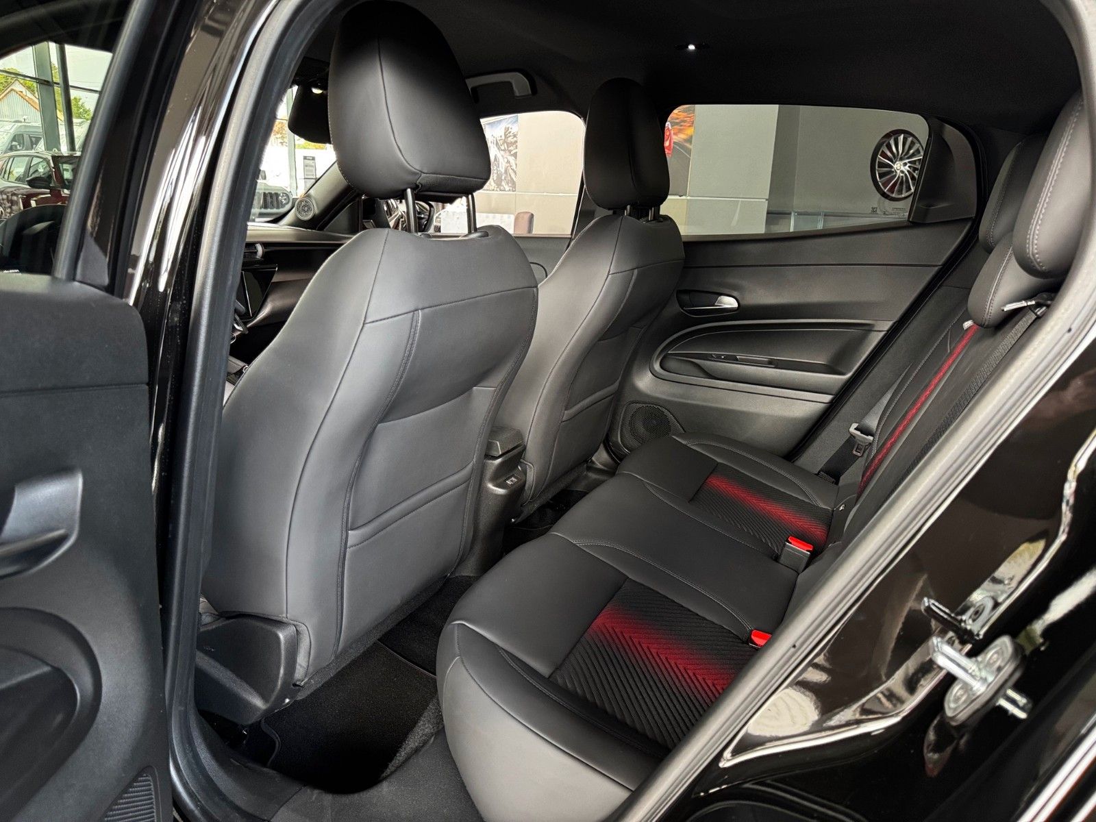 Fahrzeugabbildung Alfa Romeo Junior Elettrica SPECIALE Sitzheizung ACC Kamera