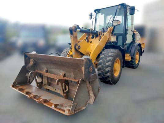 CAT 906M