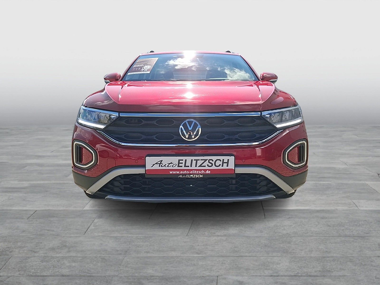 Fahrzeugabbildung Volkswagen T-Roc TSI Life DSG LED AHK Navi AID ACC RFK SH