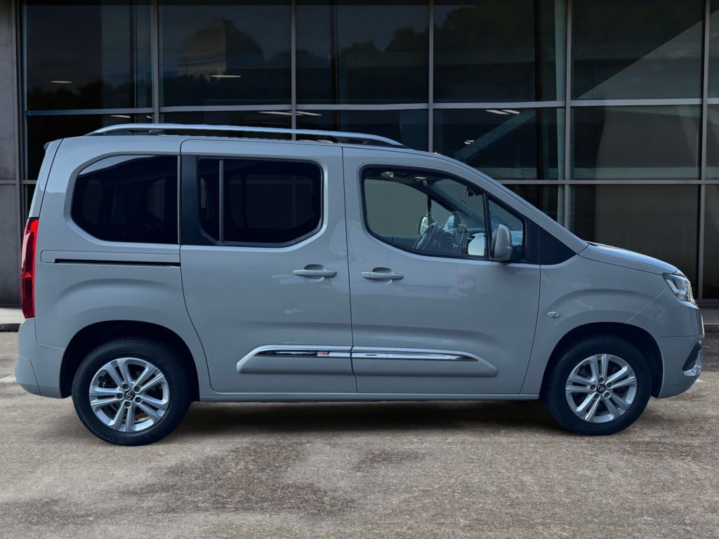 Fahrzeugabbildung Toyota Proace City Verso 1.2 Turbo L2 Aut Team Deutschl