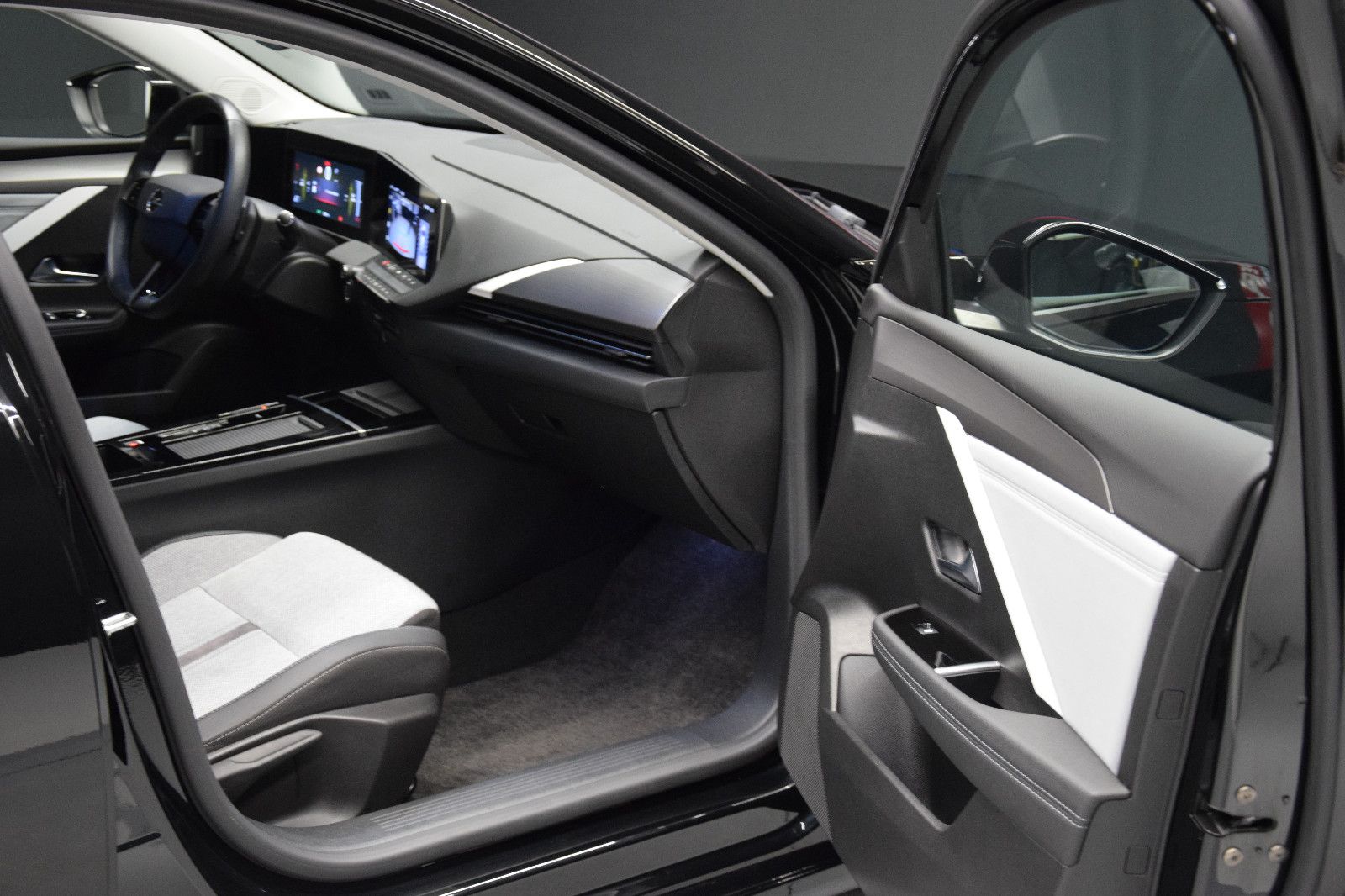 Fahrzeugabbildung Opel Astra L Sports Tourer Elegance Kamera NAV Ambien