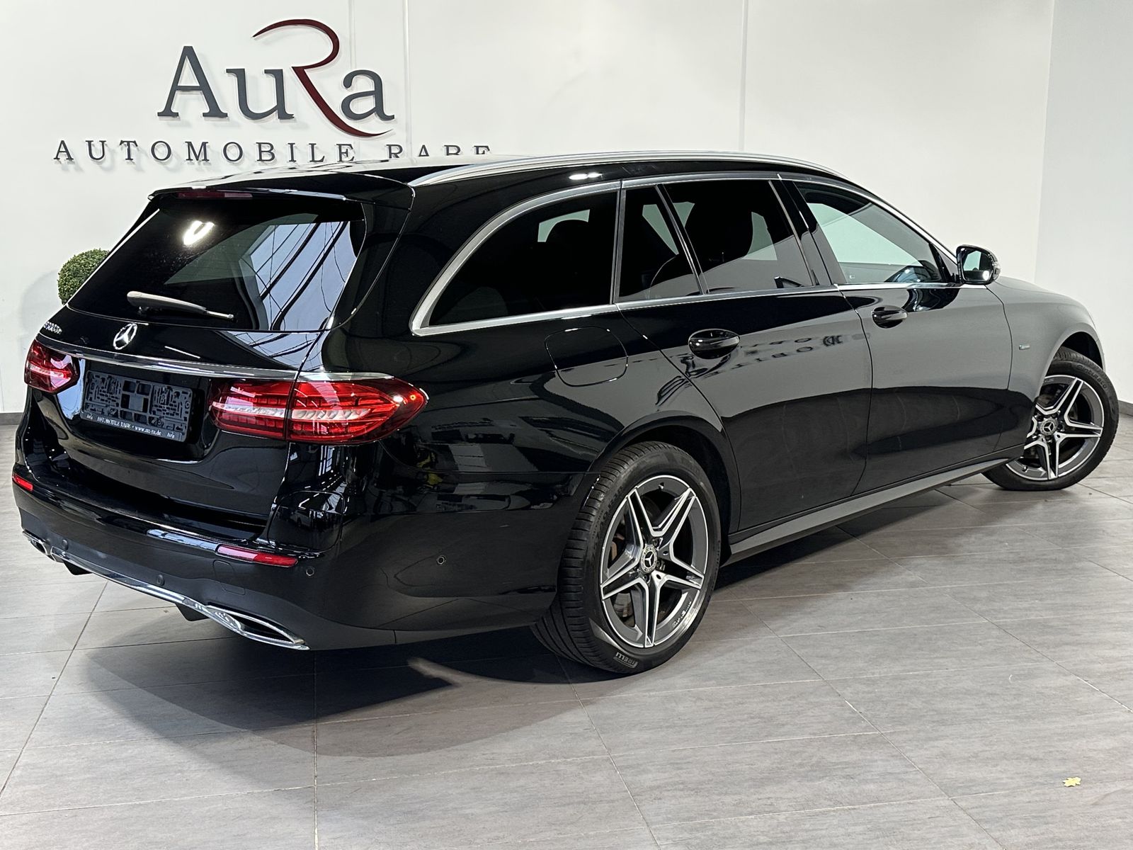 Fahrzeugabbildung Mercedes-Benz E 300de T AMG-Line NAV+LED+PANO+360°+DISTRONIC