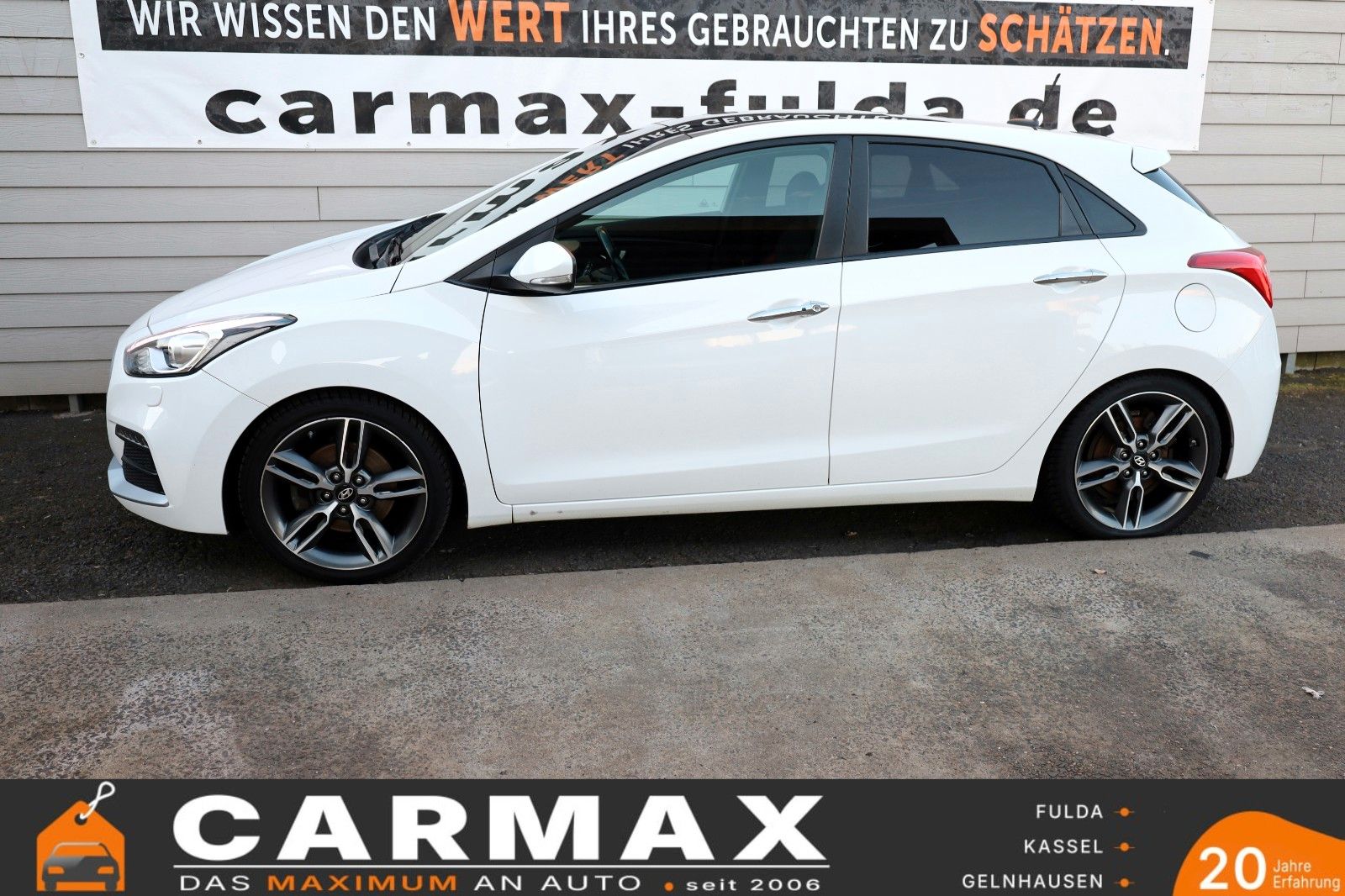 Fahrzeugabbildung Hyundai i30 Turbo T.Leder,Navi,Xenon,Kamera,SH,PDC