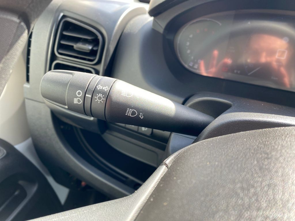 Fahrzeugabbildung Citroën Jumper 2.2 BlueHDi 140 L2H2 *AZV*Navi*Rückfahrk*