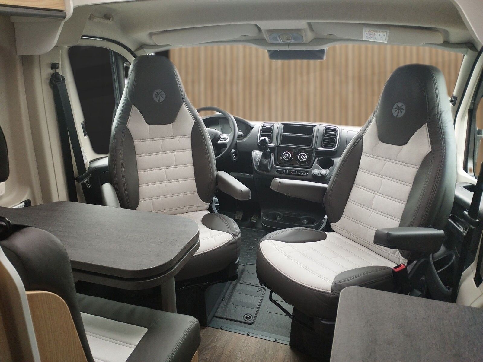 Fahrzeugabbildung Sunlight Adventure Cliff 602 Automatik, Dörr Edition, LTE
