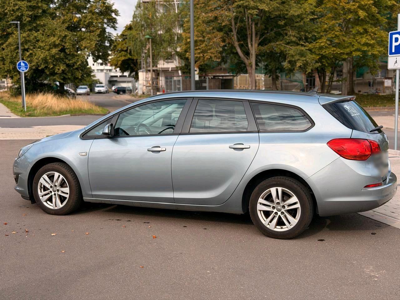 Opel Astra 2013 — photo 14