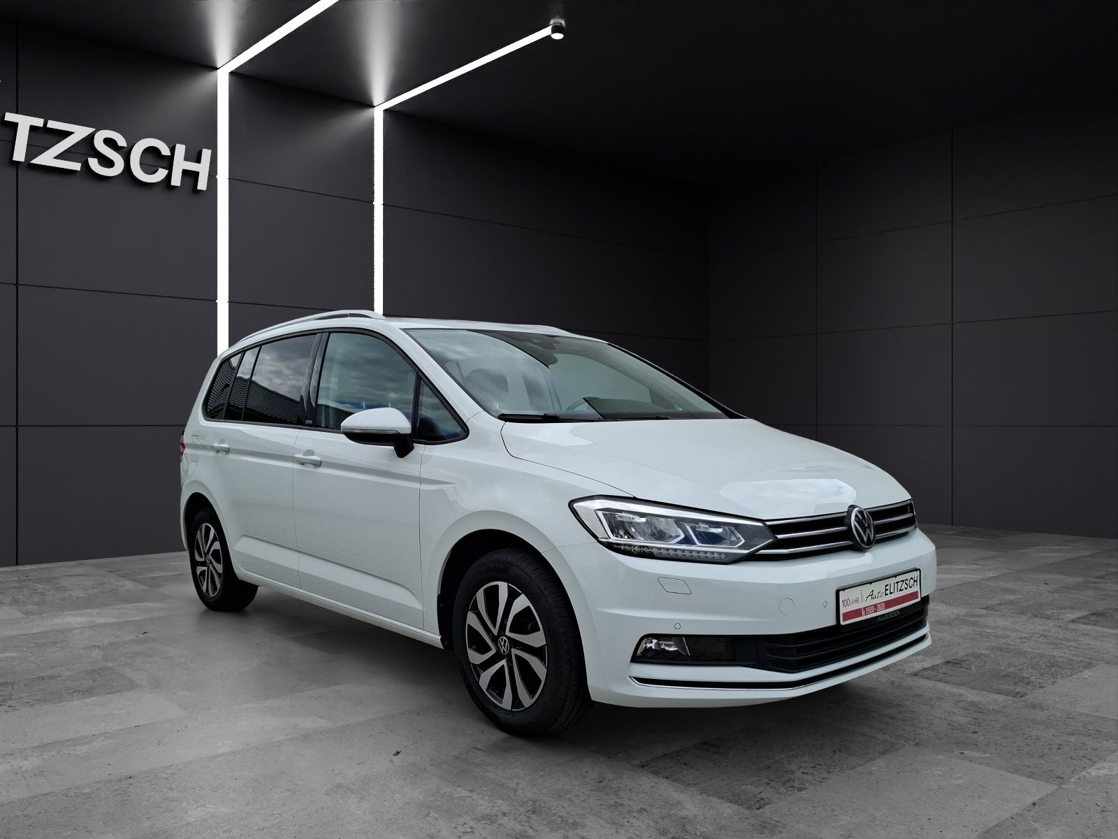 Fahrzeugabbildung Volkswagen Touran TSI Active DSG LED AHK Navi ACC SHZ PDC