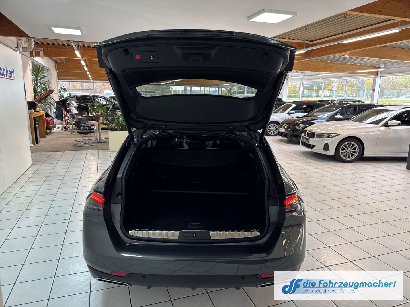 Fahrzeugabbildung Peugeot 508 SW Allure Pack Navi ACC El. Heckklappe 2-Zon