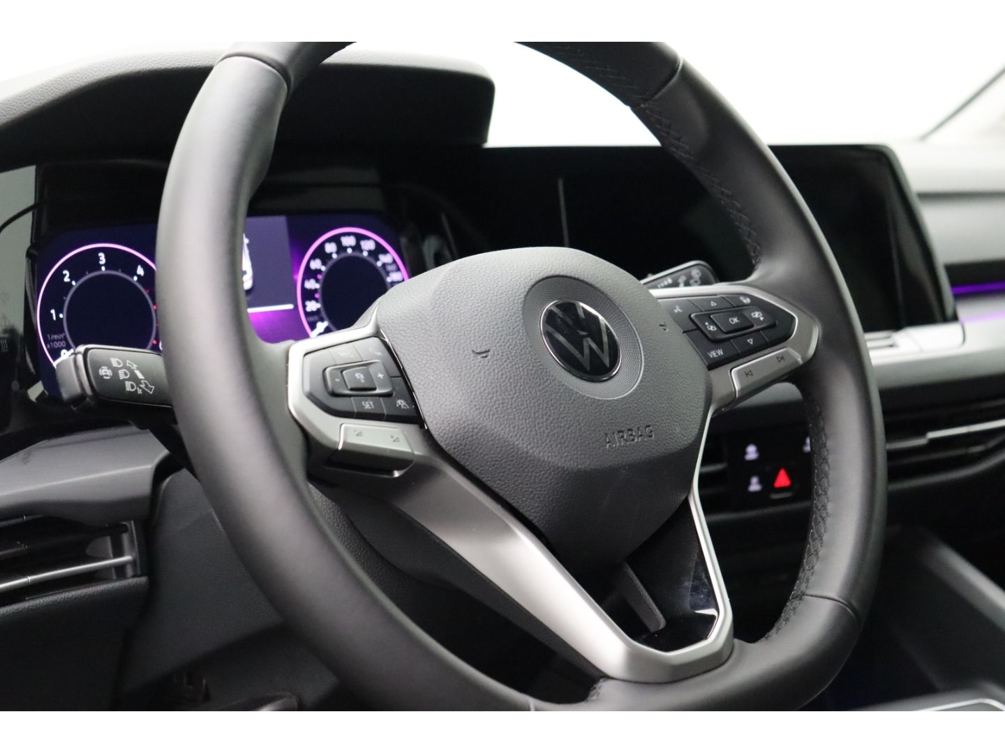 Fahrzeugabbildung Volkswagen Golf VIII 2.0 TDI DSG Style ACC Memory