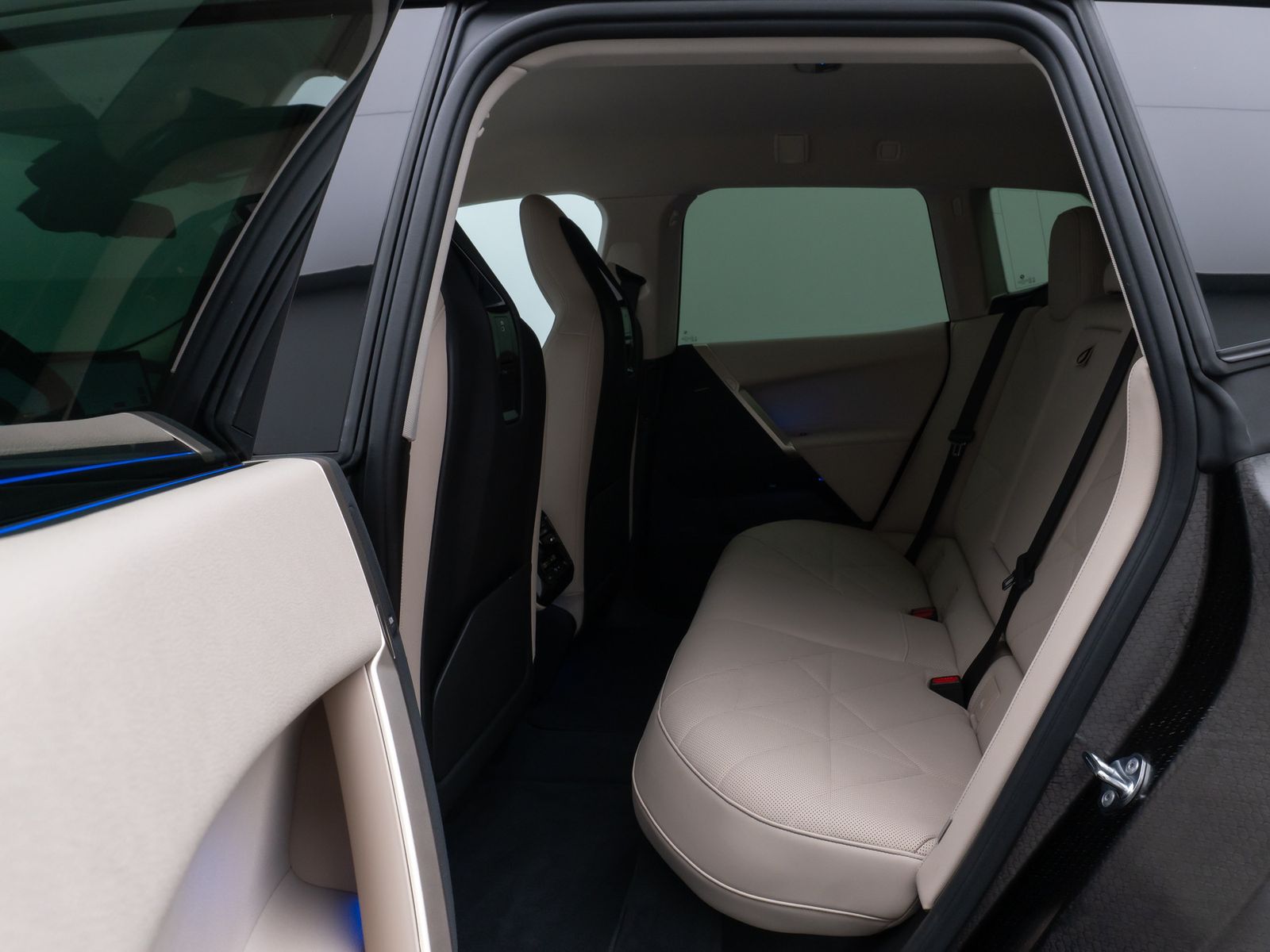 Fahrzeugabbildung BMW IX xD50  Sport 360&deg;DAB H/K Laser Komfort ACC 22"