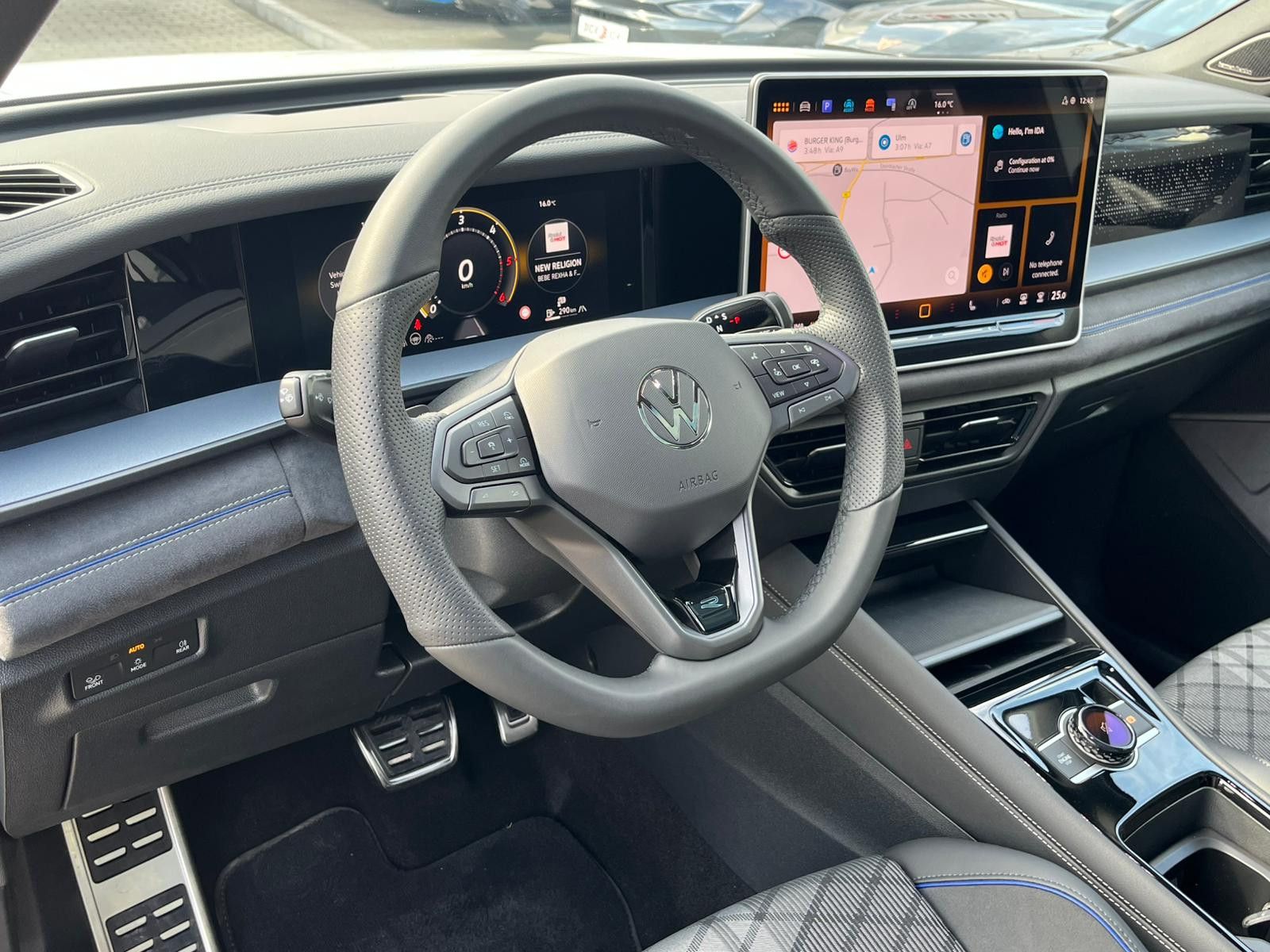 Fahrzeugabbildung Volkswagen Tayron 2.0 TDI 4M R-Line BLACK*7Si*MATRIX*PANO