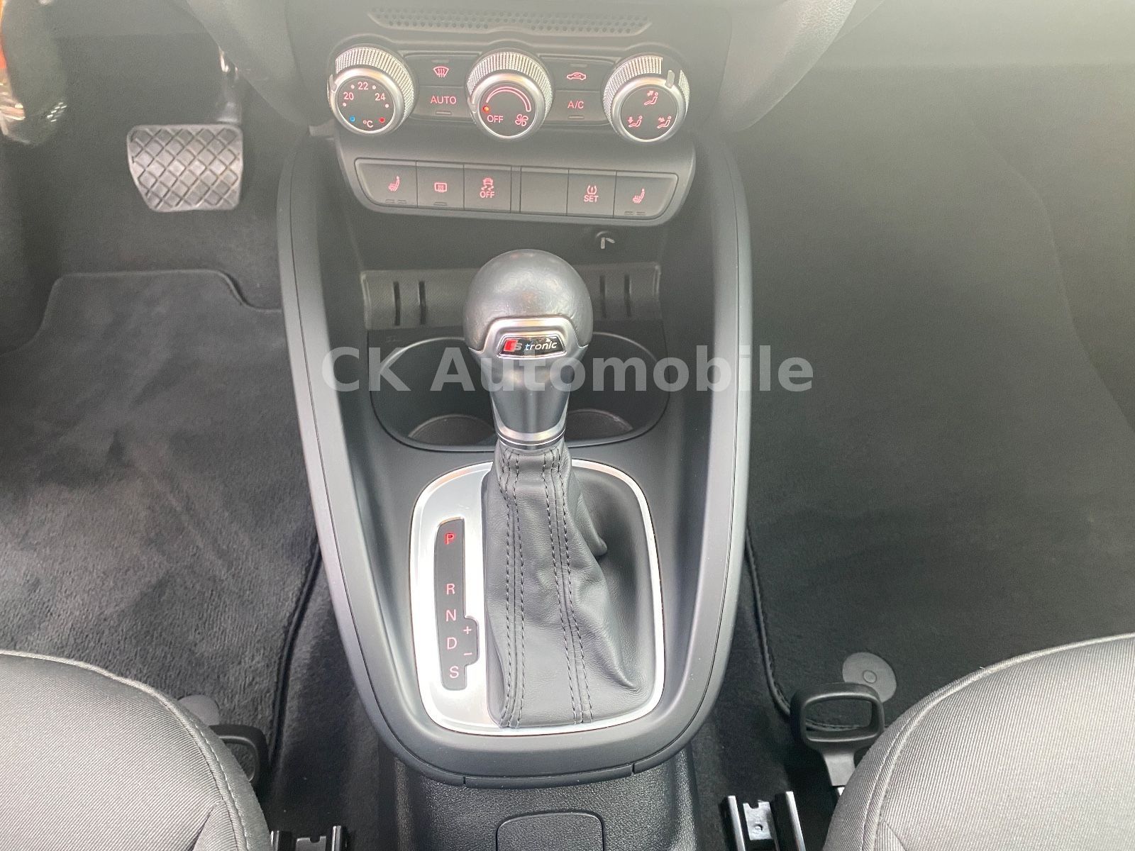 Fahrzeugabbildung Audi A1 Attraction 1.6 TDI DSG/Klima/Bi-Xenon/SHZ/PDC