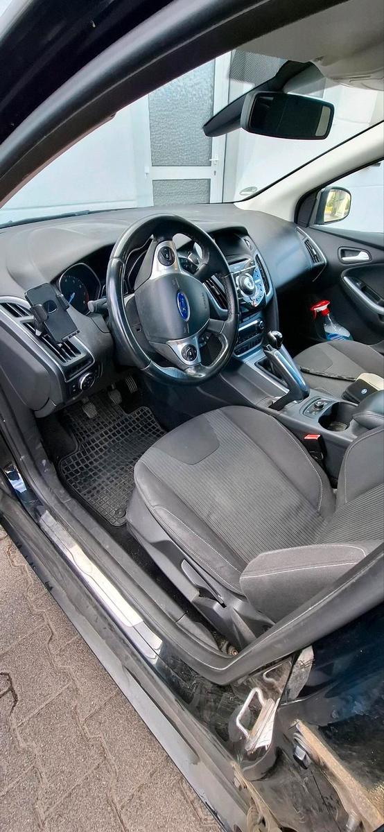 Ford Focus 2012 — photo 9
