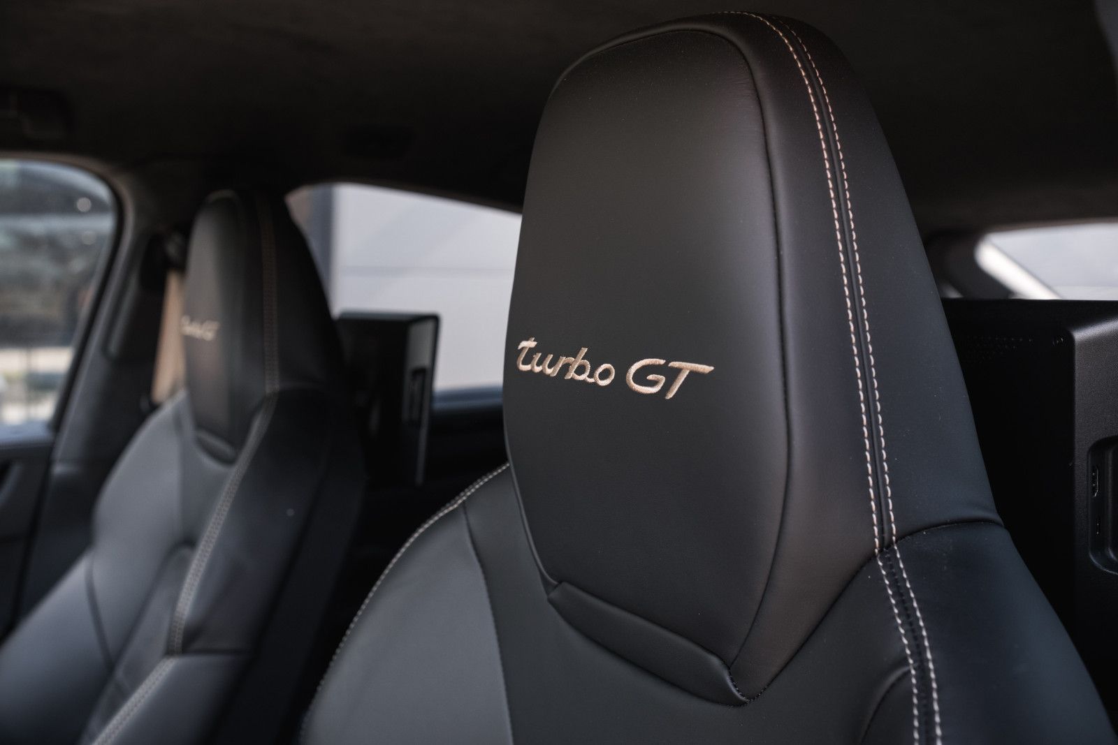 Fahrzeugabbildung Porsche Cayenne Coupe Turbo GT-Burmester-Keramik-1.Hand