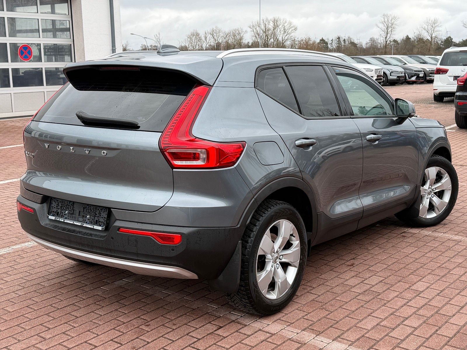 Fahrzeugabbildung Volvo XC40 T4 Momentum AWD *Nav*Totwinkel*AHK*LED*360°