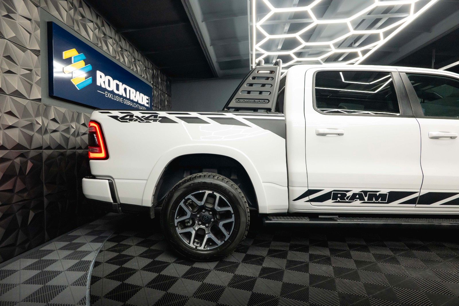 Fahrzeugabbildung Dodge RAM 3.0 MY 25 TWIN TURBO LARAMIE Night Pano ACC