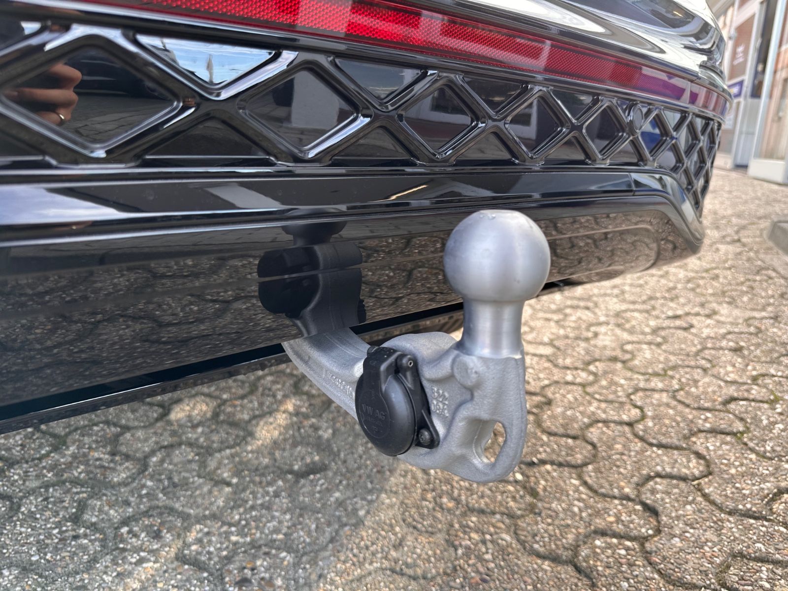 Fahrzeugabbildung Volkswagen Tiguan R-Line 2.0 TDI DSG Black/Pano/Matrix/AHK