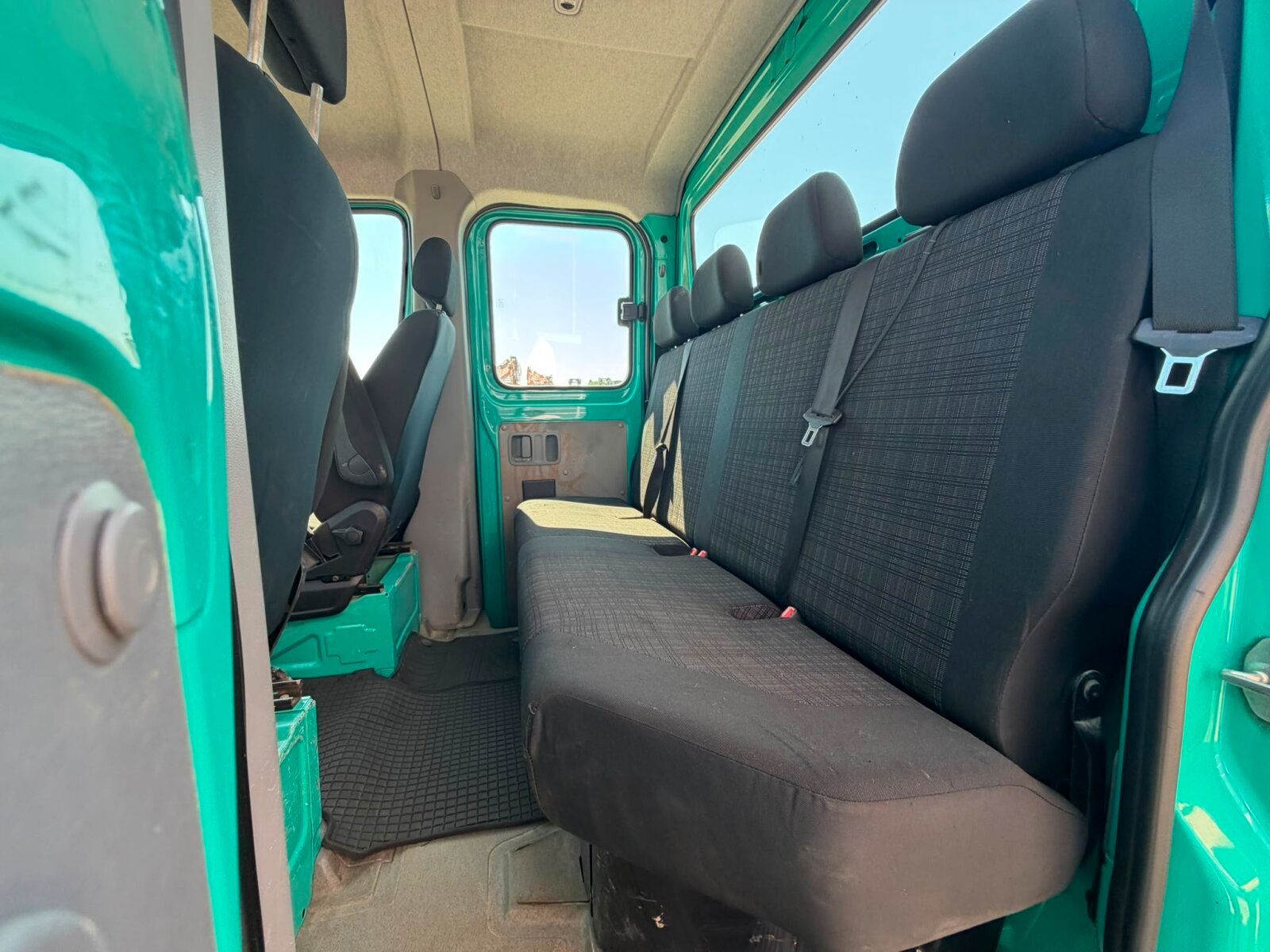 Fahrzeugabbildung Mercedes-Benz Sprinter 316 CDI Pritsche DoKa 6 Sitze