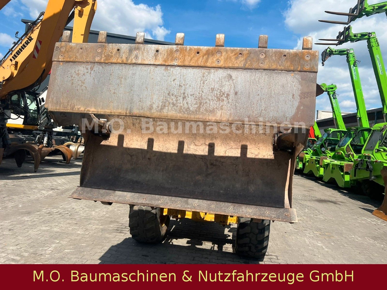 Fahrzeugabbildung CAT 906 H -2 / Klappschauefl / Gabel / SW/